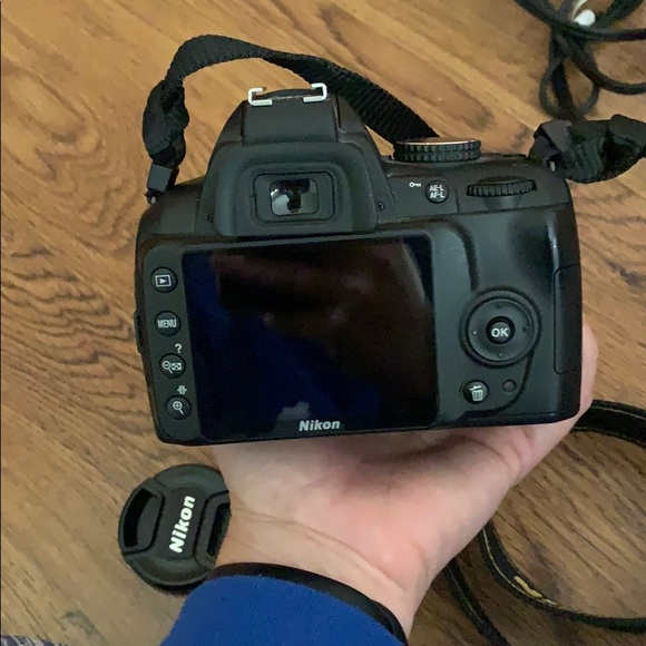 Nikon D3000 - Picture 9 of 16